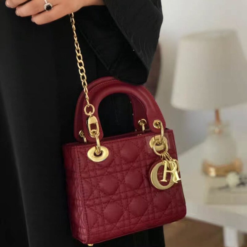 حقيبه ديور جلد مطفي احمر غامق
